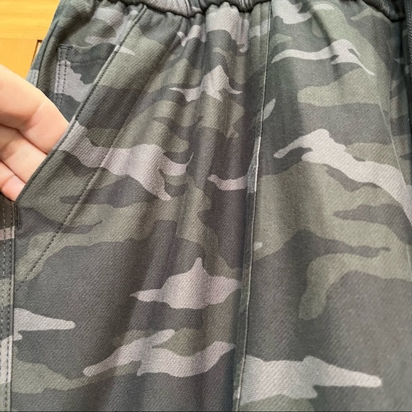 Athleta Farallon Green Camouflage Joggers Size 18 NWT - Picture 3 of 11